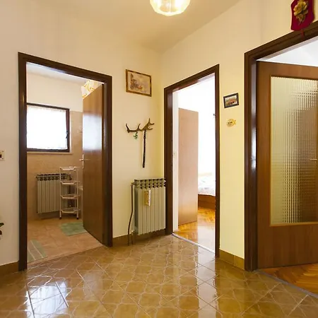 Nives Apartament *